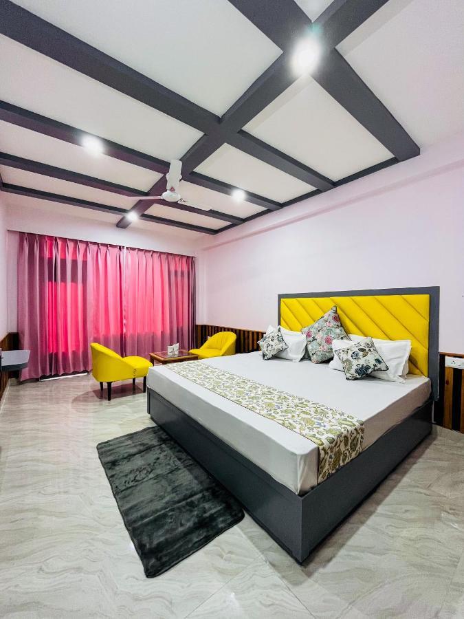 Hotel Apple Flower By Mall Road 2*